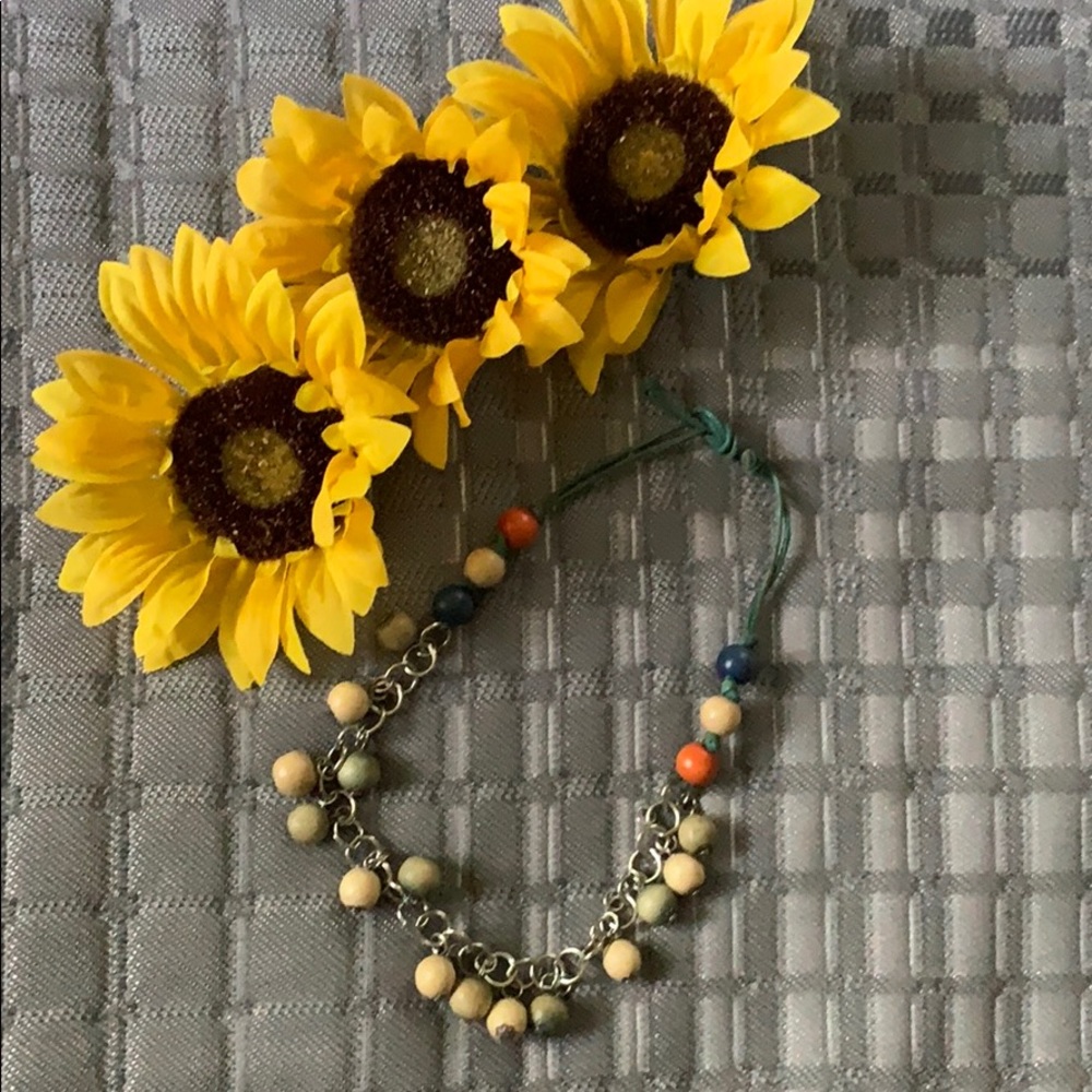 Women’s costume jewelry/ necklace